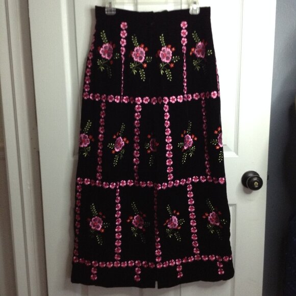 VTG Black Velvet Skirt with Floral Embroidery; "S", Chic, Bohemian, Avant Garde - Picture 3 of 3